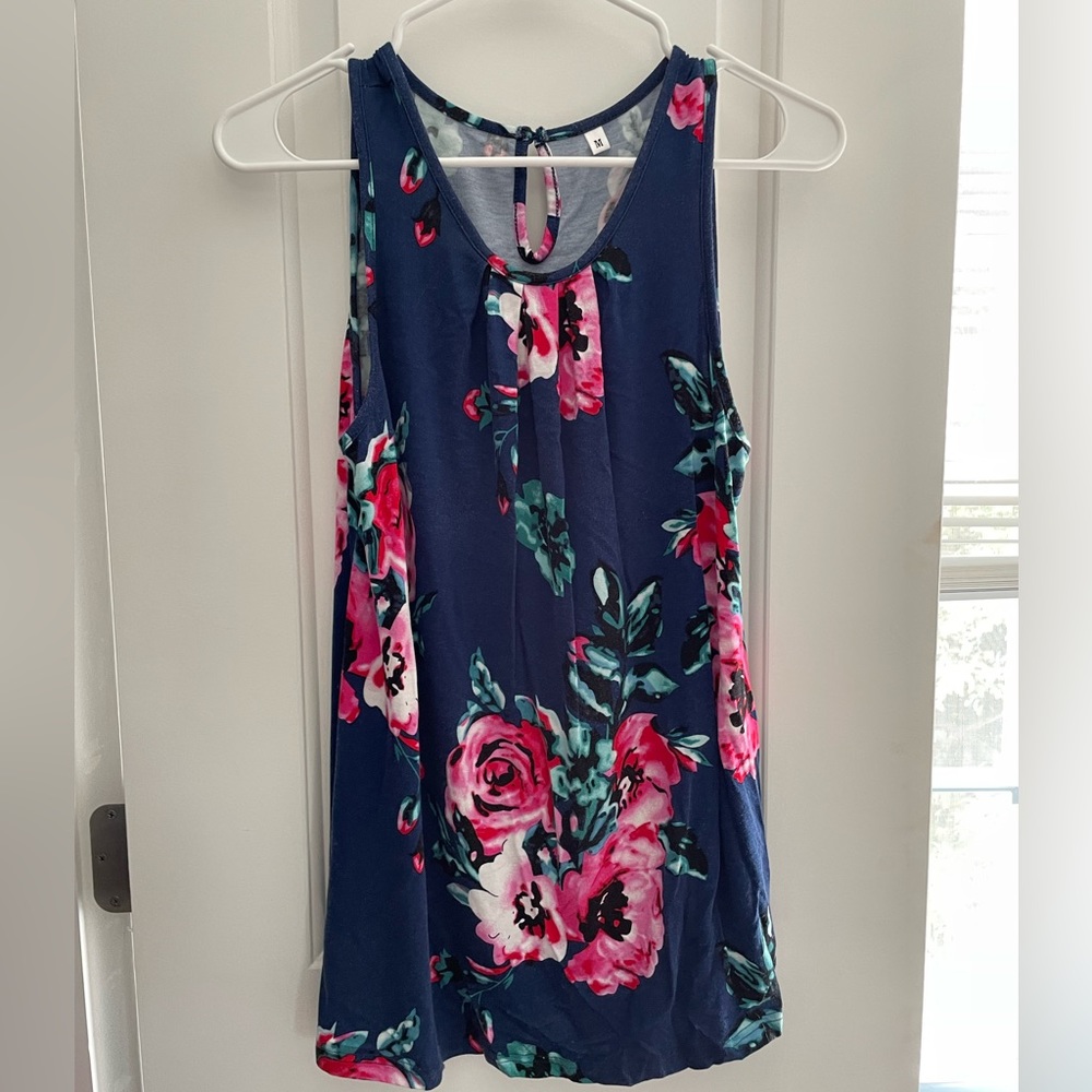 Women’s size medium floral tank top size medium